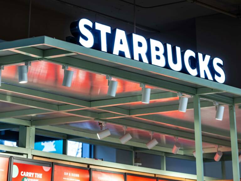 005 Web Mahler Photography 20201118 Starbucks Kiosk IMGL2855 HDR